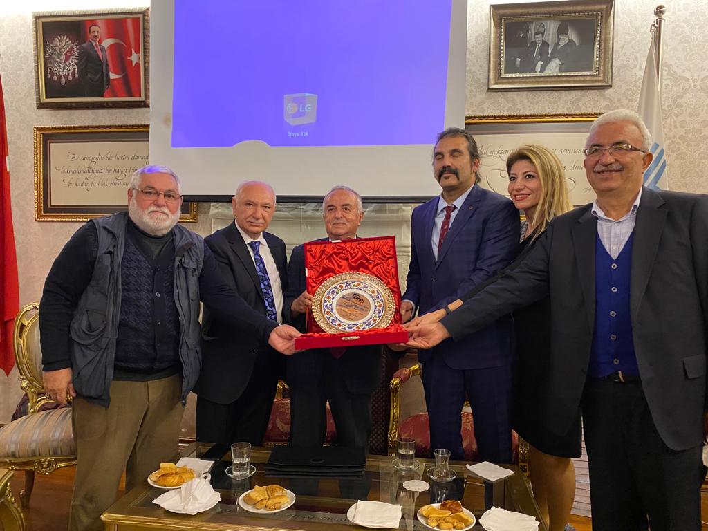 TSE'nin efsane başkanı MEHMET YILMAZ ARIYÖRÜK'e onur ödülü